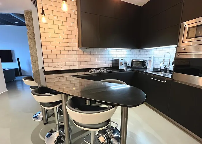 One Bedroom, Murphy Bed, Sofa Bed, Home-Office, Modern, Quiet, Fully Equipped, Powerful Ac, 300 Mbps Fibre, Washer And Dryer