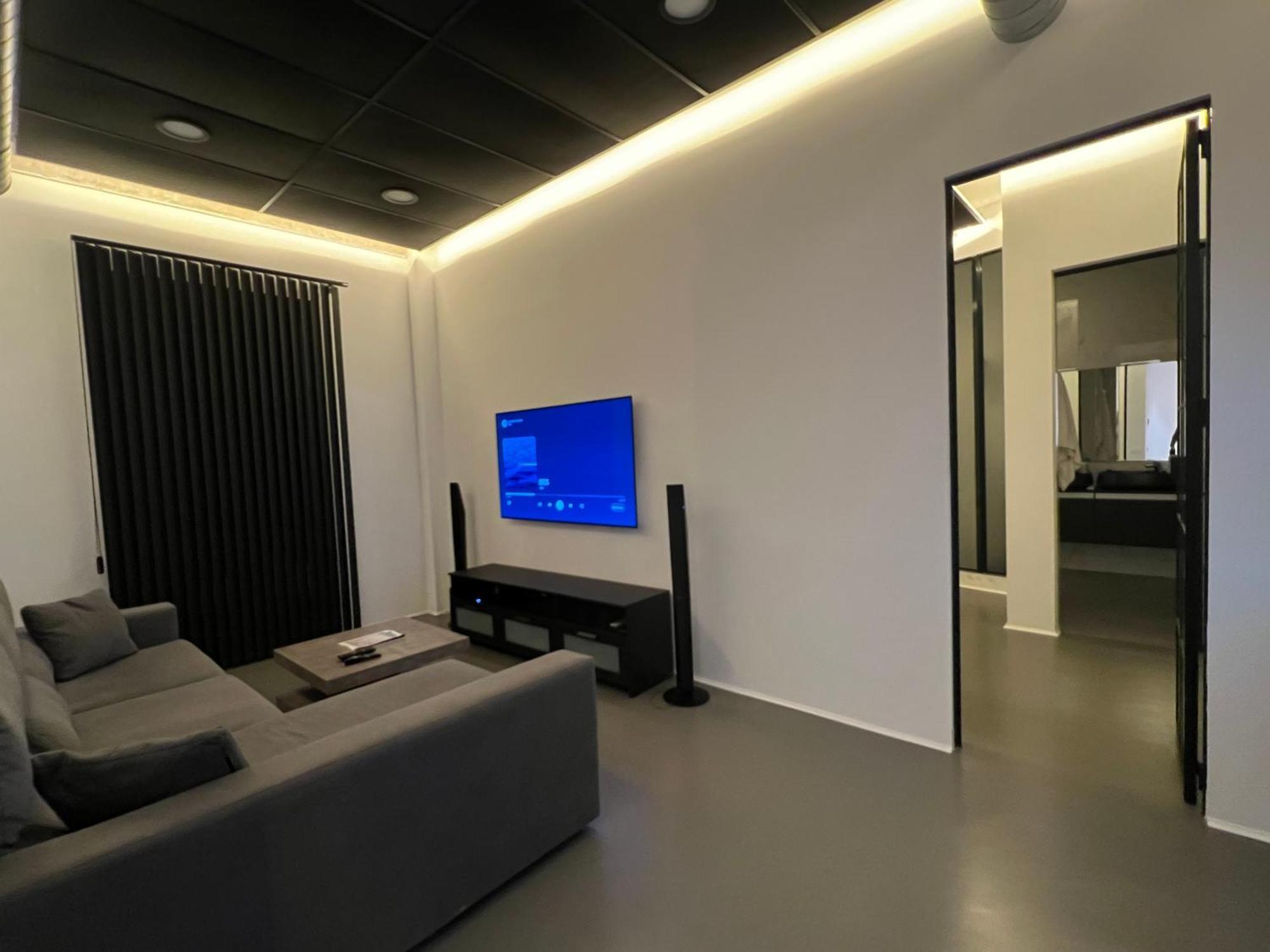 One Bedroom, Bed, Sofa Bed, Home-office, Modern, Quiet, Fully Equipped, Powerful Ac, 300 Mbps Fibre, Washer And Dryer Apartamento *