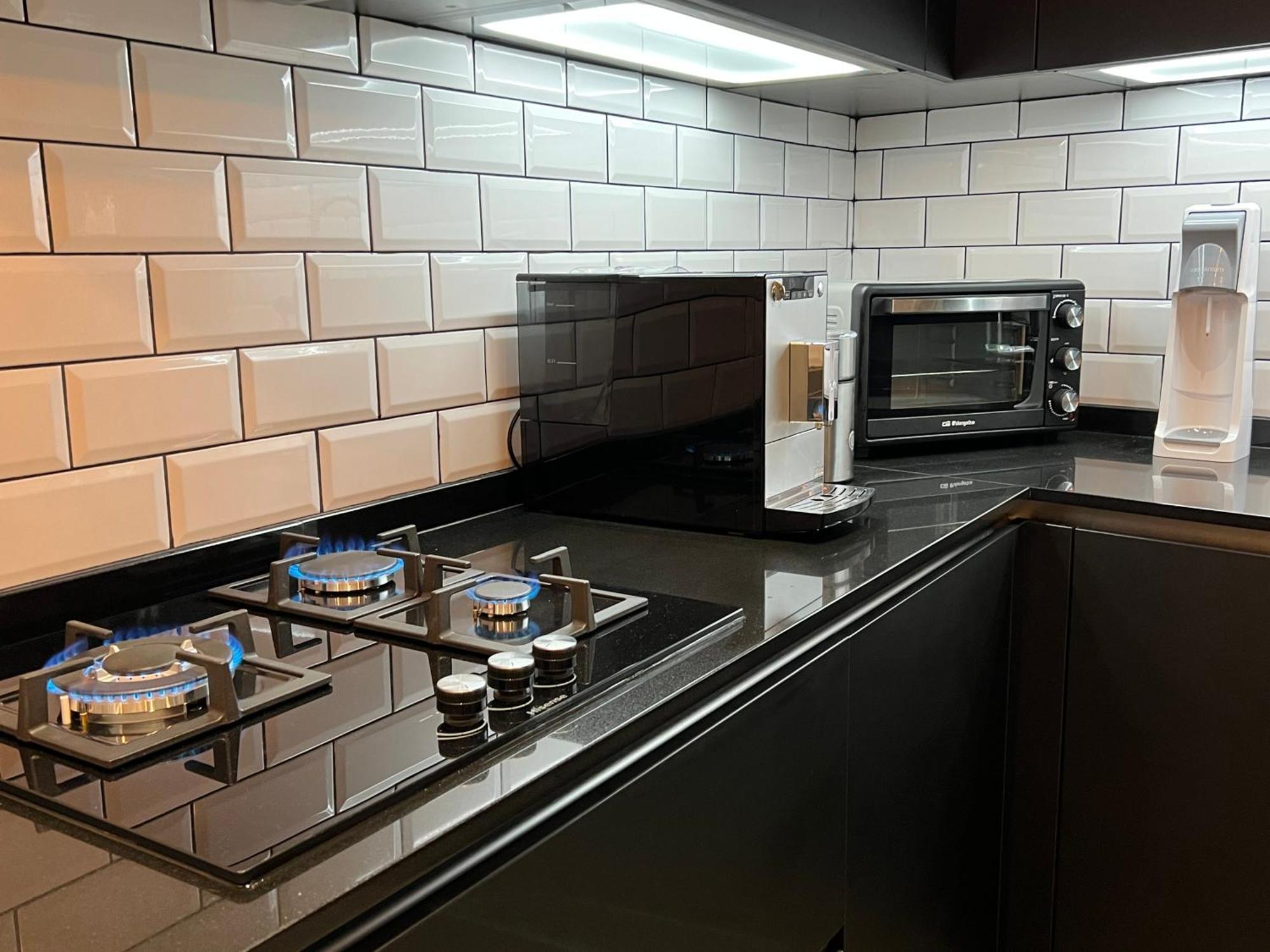 One Bedroom, Bed, Sofa Bed, Home-office, Modern, Quiet, Fully Equipped, Powerful Ac, 300 Mbps Fibre, Washer And Dryer Málaga