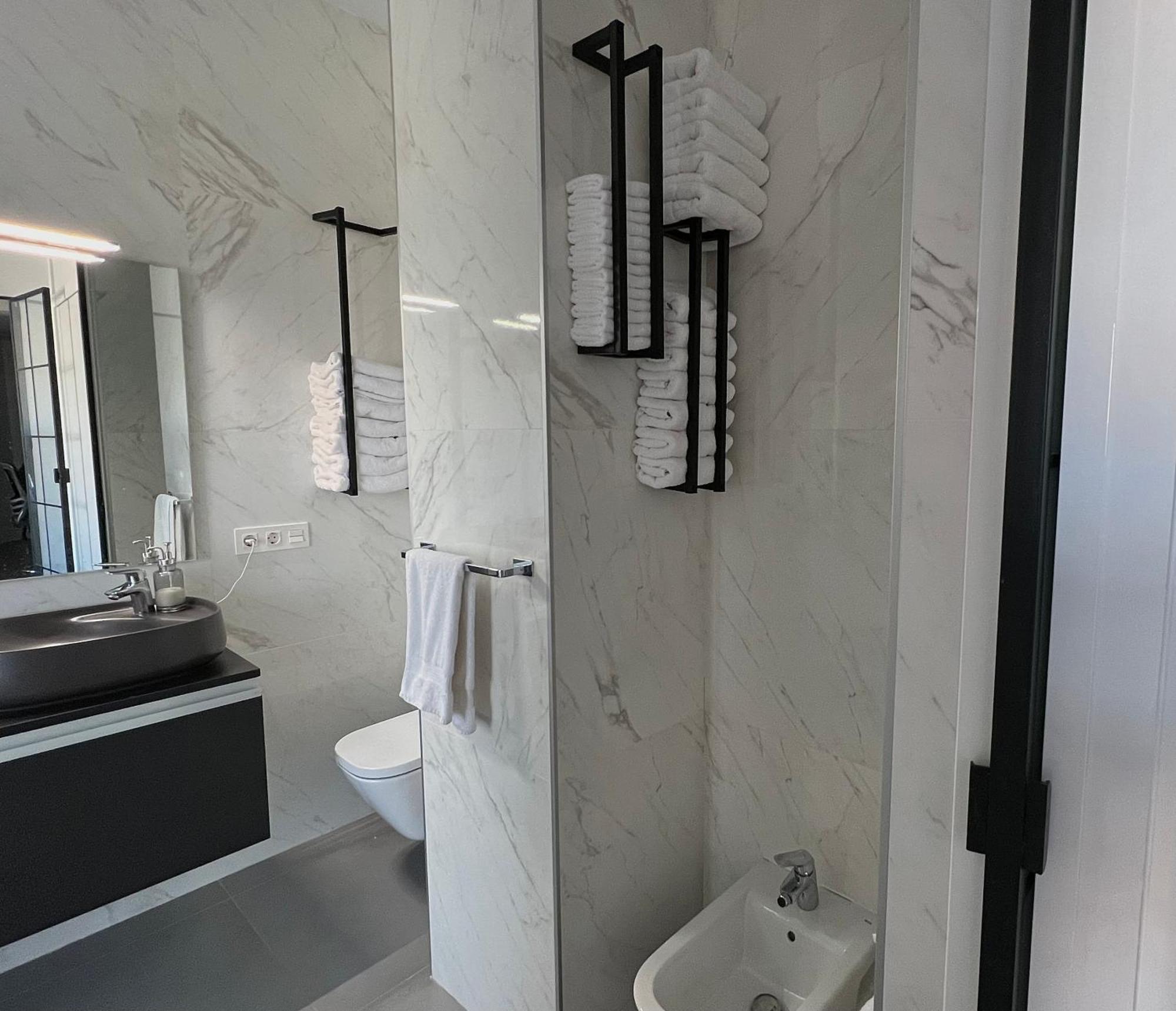 One Bedroom, Bed, Sofa Bed, Home-office, Modern, Quiet, Fully Equipped, Powerful Ac, 300 Mbps Fibre, Washer And Dryer Apartamento Málaga