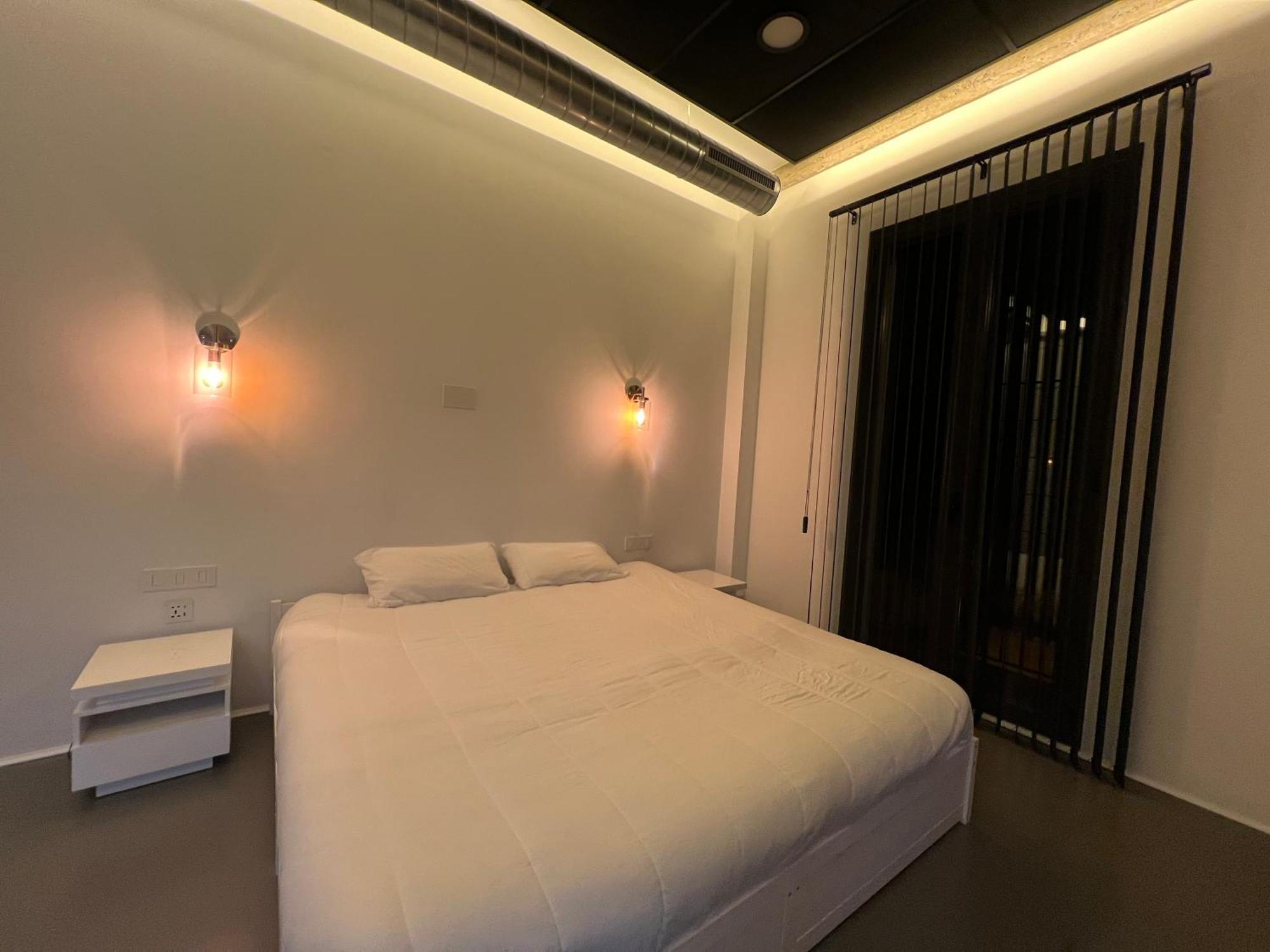 Appartement One Bedroom, Bed, Sofa Bed, Home-office, Modern, Quiet, Fully Equipped, Powerful Ac, 300 Mbps Fibre, Washer And Dryer